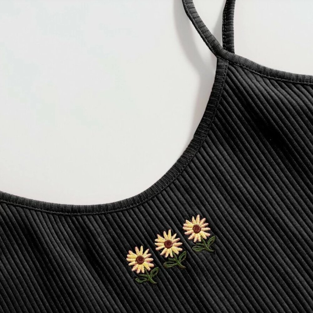 ONE LEFT ✨HP✨NEW Sunflower Ribbed Cropped Tank - Picture 2 of 7